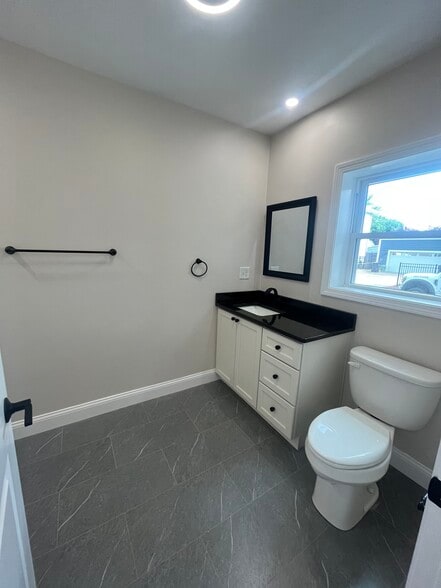 Bathrom 2 - 117 Rome Ave