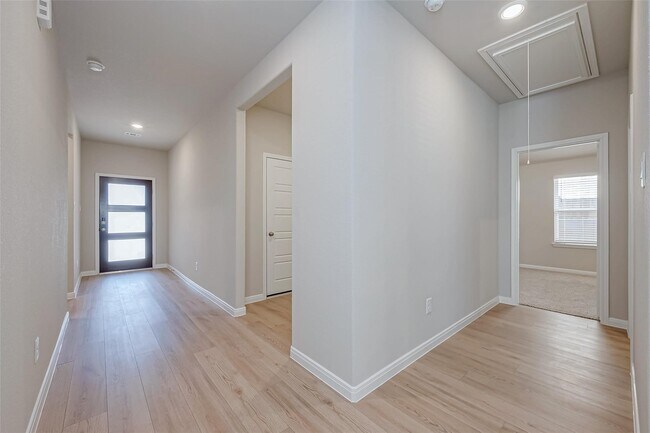 Building Photo - 1864 Canyon Live Oak St