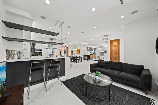 Building Photo - 355 S Sycamore Ave