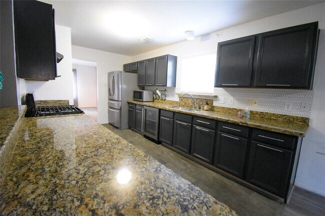 Building Photo - 10942 Heather Trail Dr