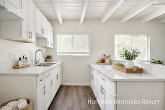 Building Photo - 1256 W 87th St