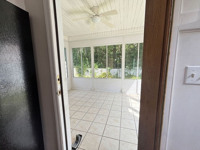 Building Photo - Available now. Great 3 BR/2.5 BA Home Avai...