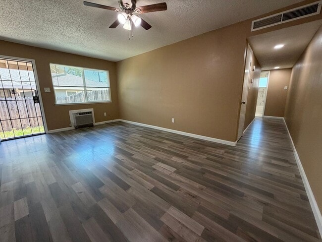 Building Photo - 5725 Woodleigh Dr