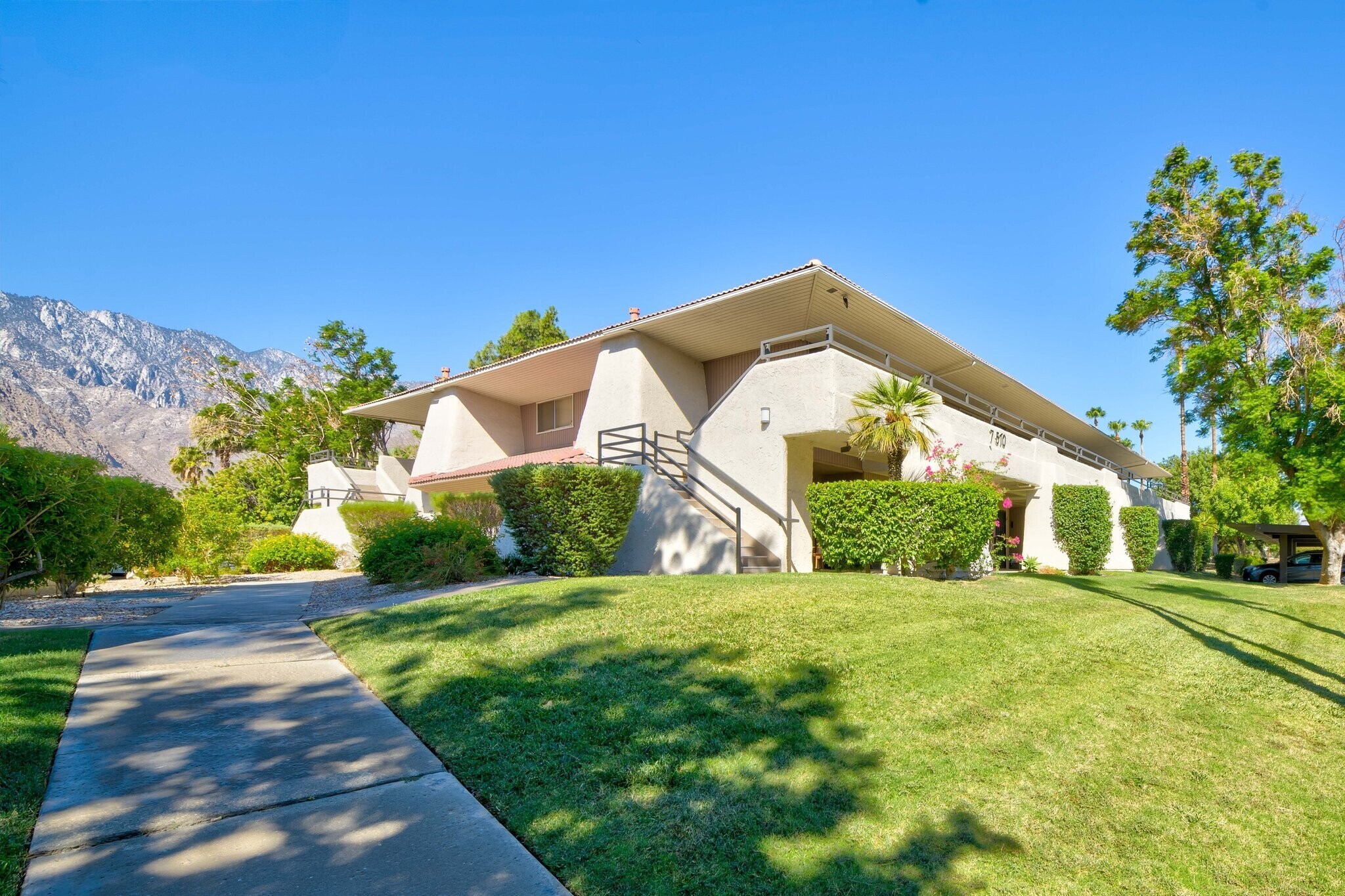Building Photo - 510 N Villa Ct