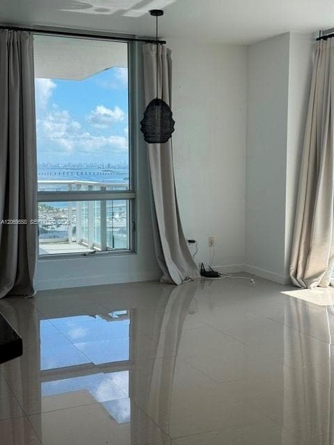 Building Photo - 300 S Biscayne Blvd