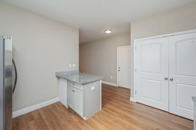 Building Photo - 3 bedroom 2.5 bathroom