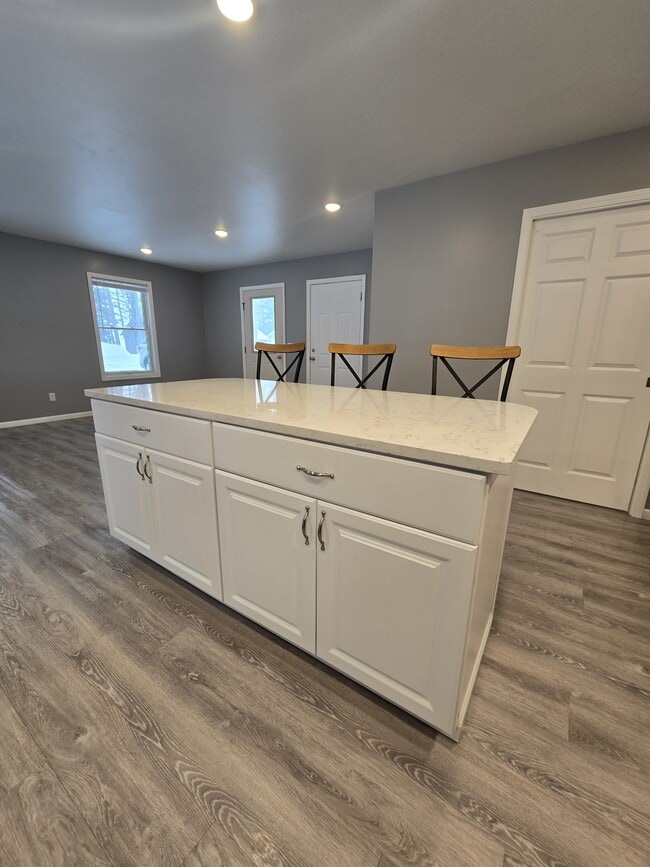 Building Photo - 1796 E Lake Mitchell Dr