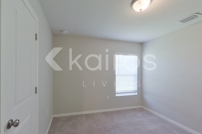 Building Photo - 4341 NW 34th Ave