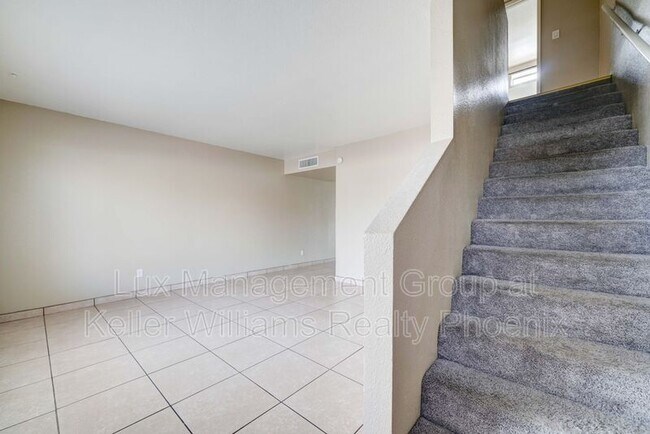 Building Photo - 3840 N 43rd Ave