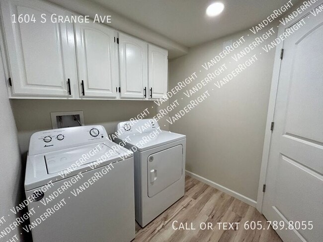 Building Photo - 1604 S Grange Ave
