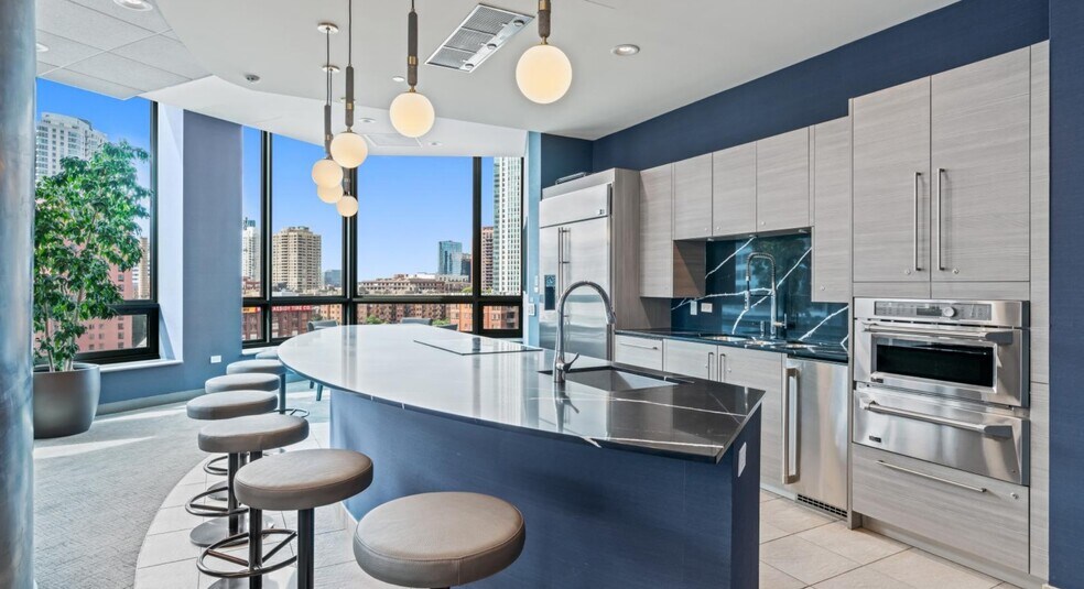 Building Photo - 354 W Hubbard St