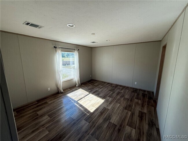 Building Photo - 5469 W Grovepark Rd