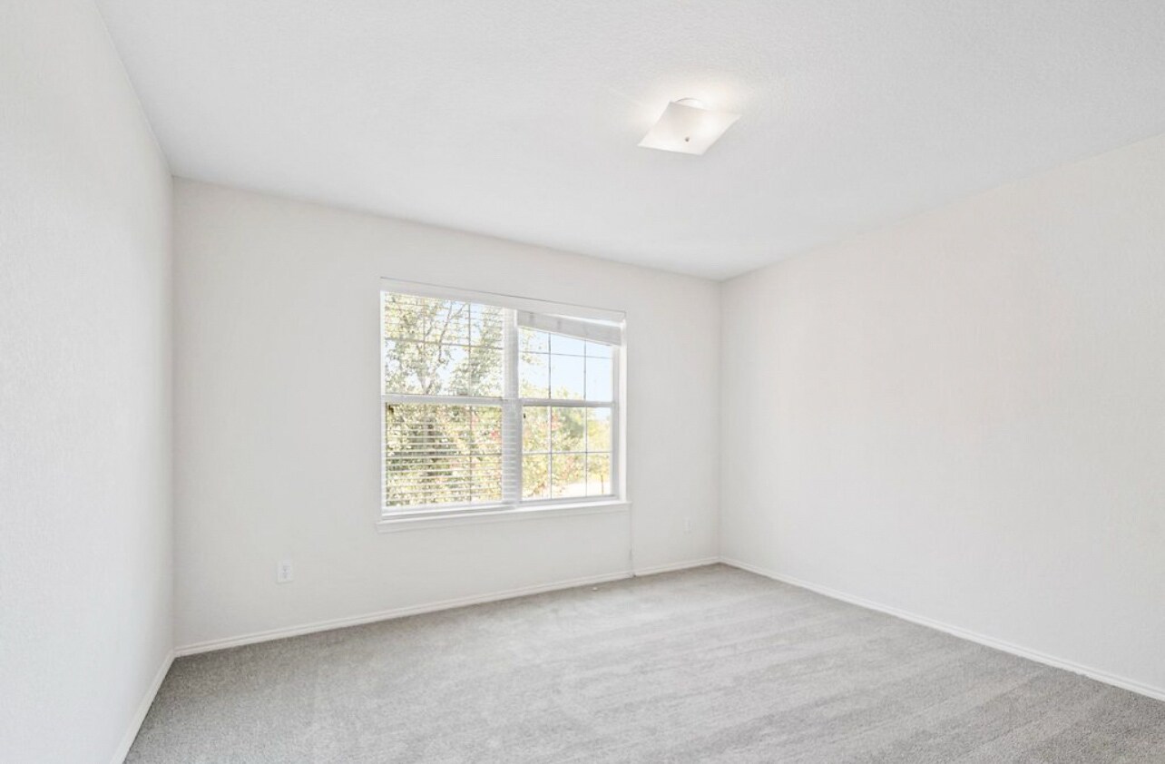 Building Photo - 11705 Pinyon Pine Dr
