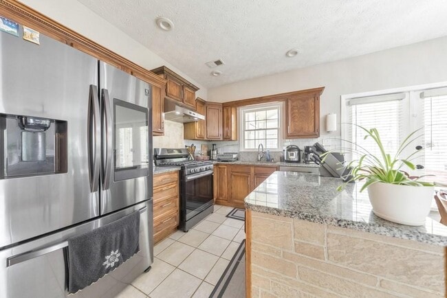 Building Photo - 520 Sonnet Way