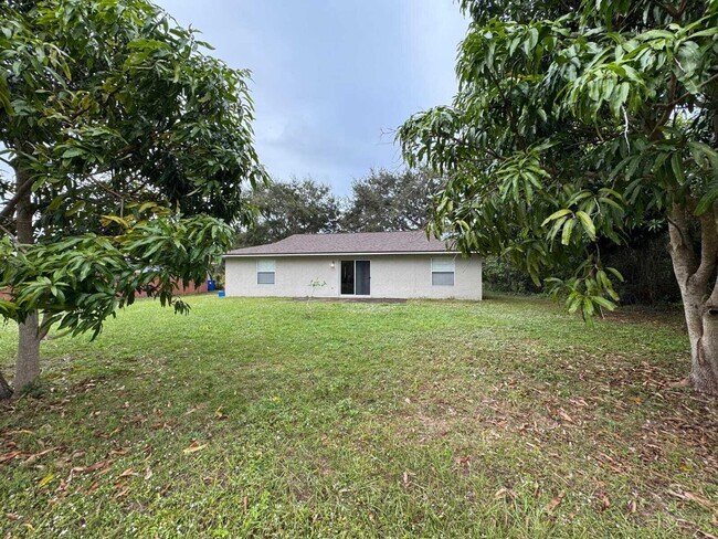 Building Photo - 865 17th Ln SW