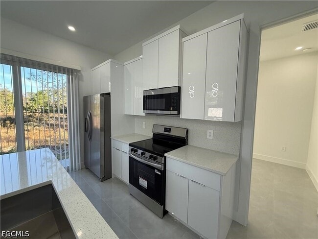 Building Photo - 207 W 15th St