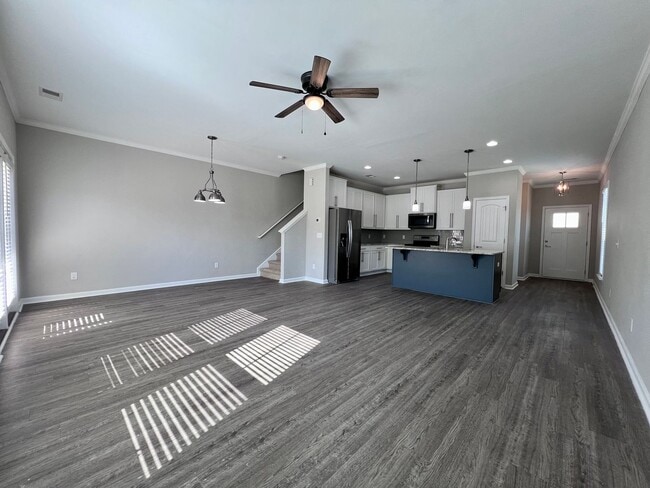 Building Photo - 3 bed/2.5 bath at end unit townhome in Berkeley Walk at Savannah Quarters with garage