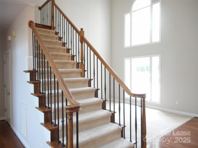 Building Photo - 11017 Valley Spring Dr