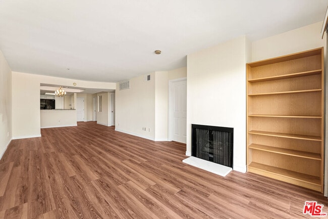 Building Photo - 4755 Templeton St