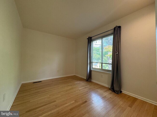 Building Photo - 10676 Muirfield Dr