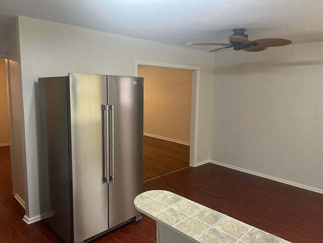 Building Photo - Charming Home with Great Location...Available Today!