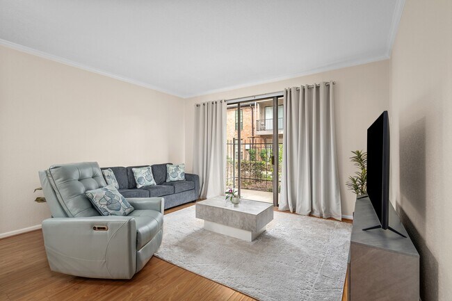 Building Photo - 2475 Underwood St