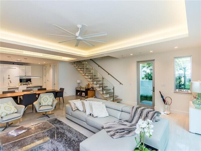 Building Photo - 240 Shore Ct