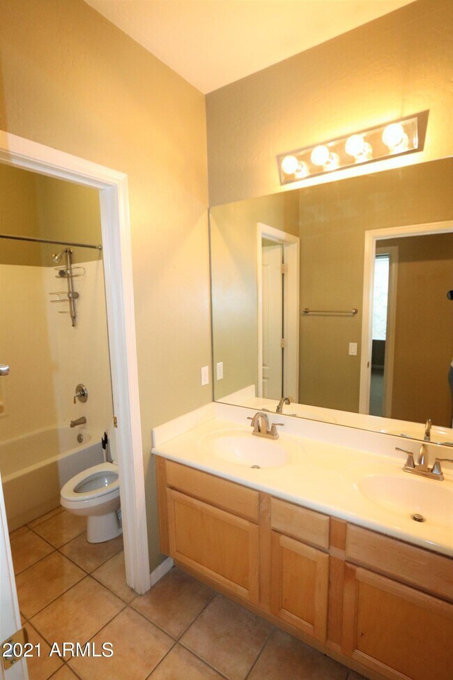 Building Photo - 2280 E Indian Wells Dr