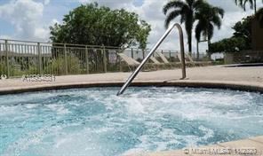 Building Photo - 3 br, 2.5 bath Townhome - 900 SW 111th Ave