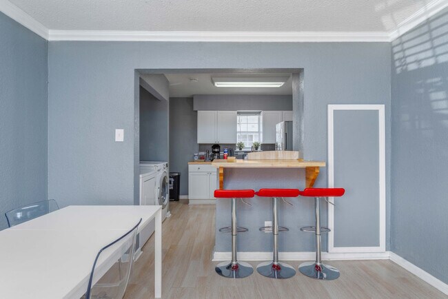 Building Photo - 1802 Morgan Ave