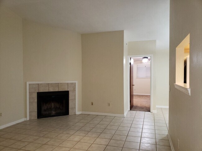 Building Photo - 2 Bedroom for rent January 2026 in NE Tall...