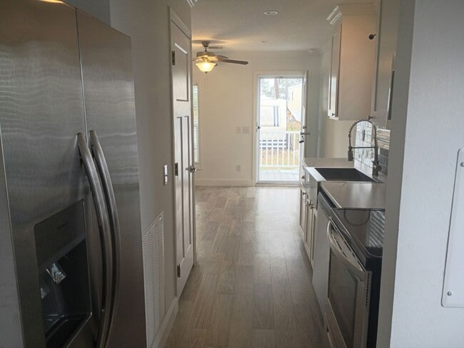 Building Photo - 10 Anita Dr