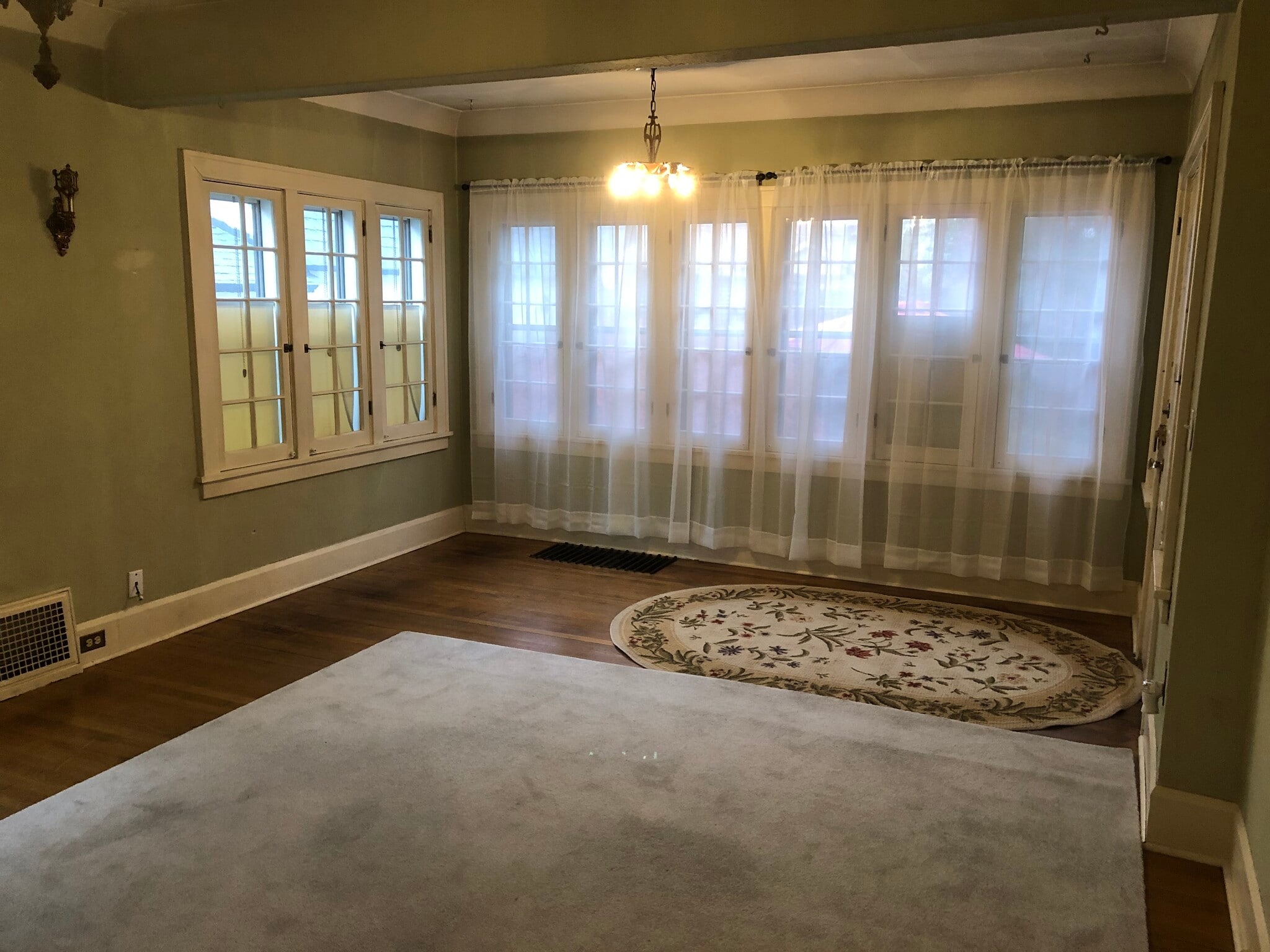 Building Photo - 207 S 16th Ave