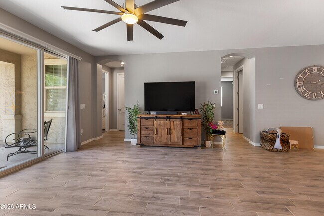 Building Photo - 3859 E Welton Ln