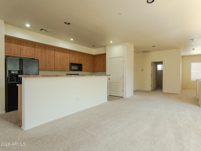 Building Photo - 705 W Queen Creek Rd