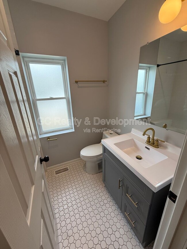 Building Photo - 2036 S 1st Ave