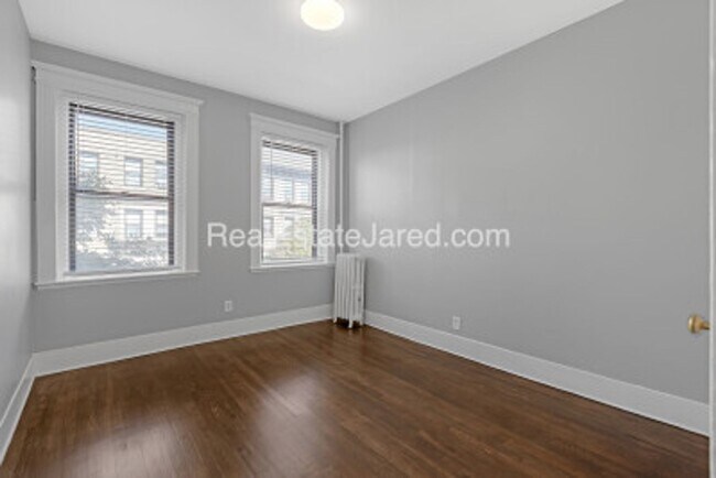 Building Photo - Beautiful, Fully Renovated BU West Campus 4 Bed/2 Bath on Glenville Ave in Allston for 9/1/2026