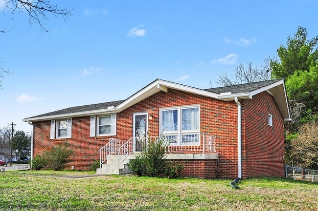 Building Photo - 3 Bedroom, 2 Bath, 2-car garage-