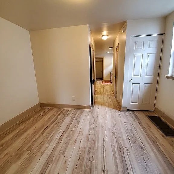 Building Photo - 113 E Velma Ave