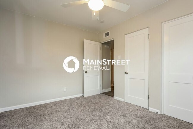 Building Photo - 3 Bedroom Pet-Friendly Home in AURORA, CO with Main Street Renewal