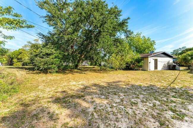 Building Photo - 2160 Fairlane Dr