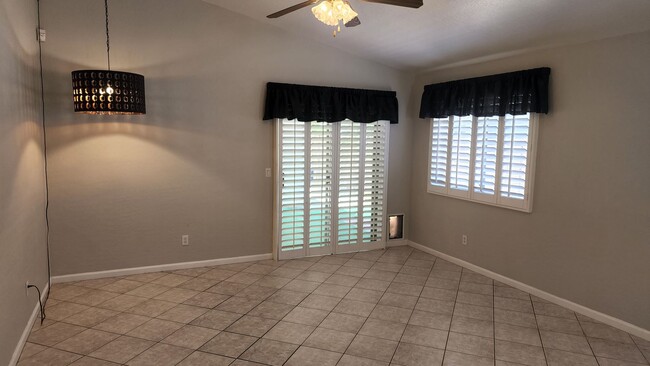 Building Photo - 3 Bedroom Home in Westbank Estates Near E ...