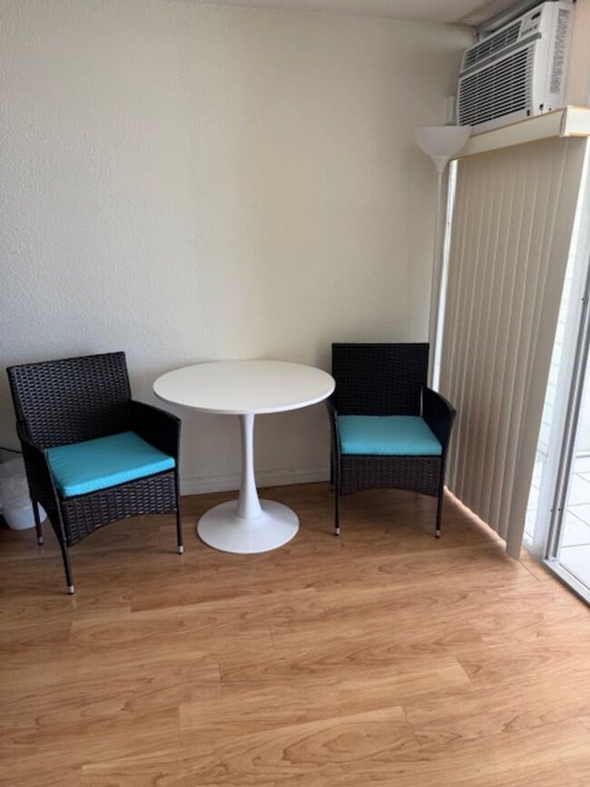 Building Photo - Remodeled High floor furnished Studio/1 Bath at Island Colony - Available 11/30/25