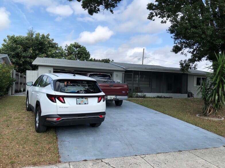 Building Photo - 5121 Dove Dr