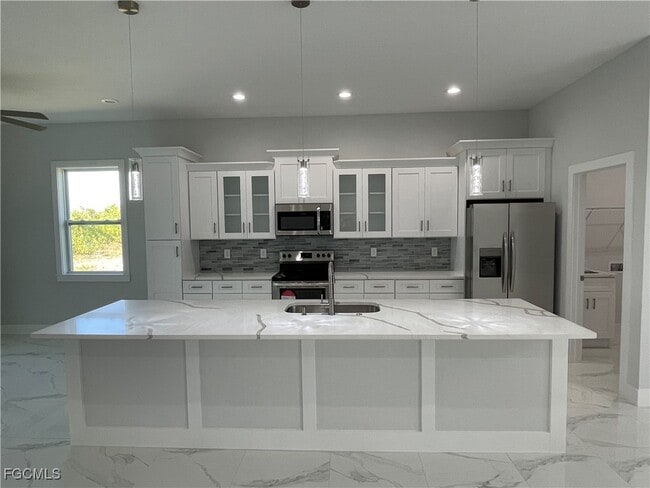 Building Photo - 721 NE 11th Terrace