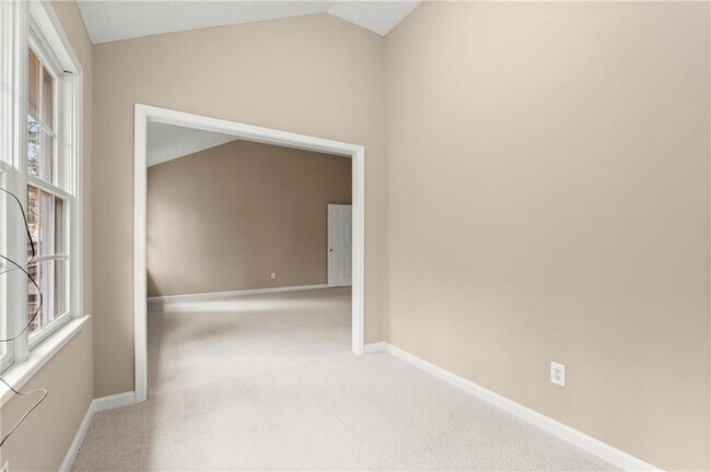 Building Photo - 16 Valleyside Dr