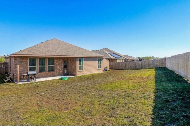 Building Photo - 1831 Creekwood Dr