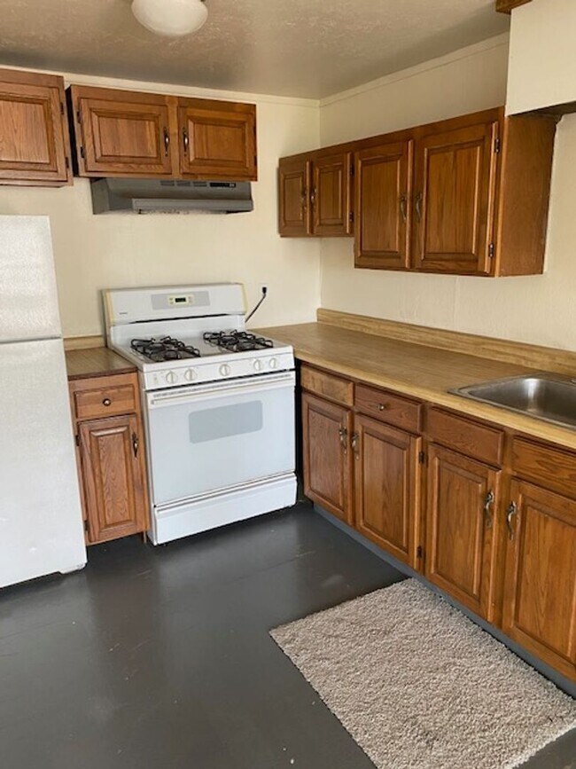 Building Photo - Downtown Seaside-Charming 1bd/1ba