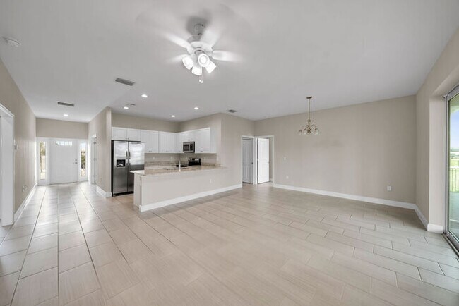 Building Photo - 1004 NW 35th Pl