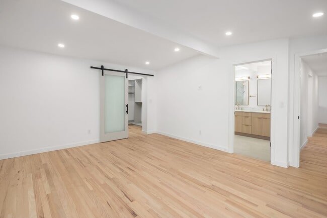 Building Photo - 4148 Boulevard Pl